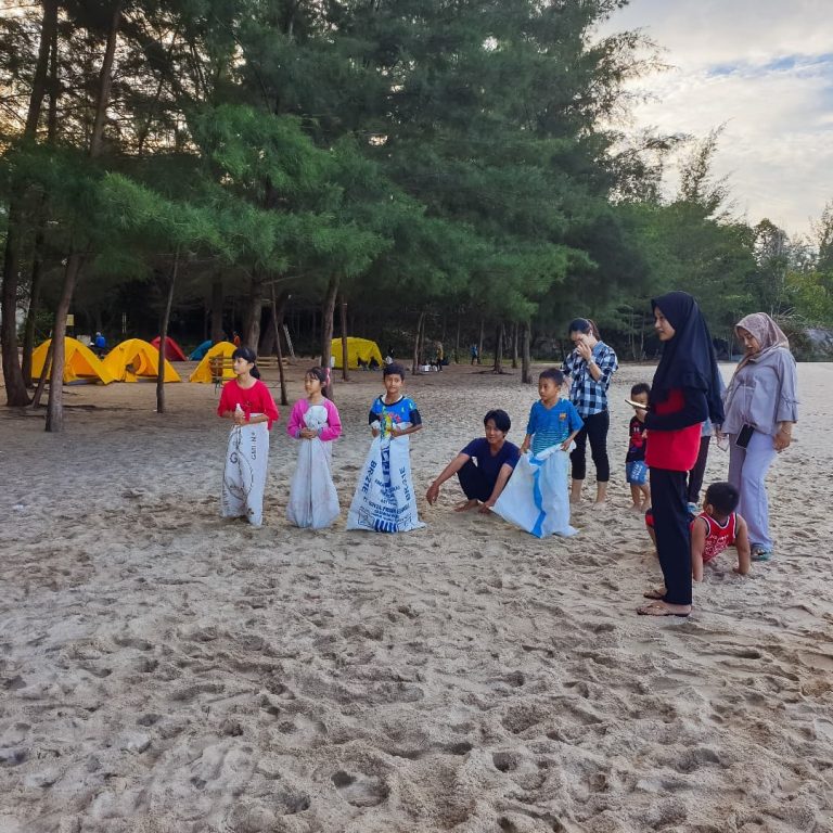 Pantai Tikus Emas, 6 Manfaat Camping Dengan Keluarga